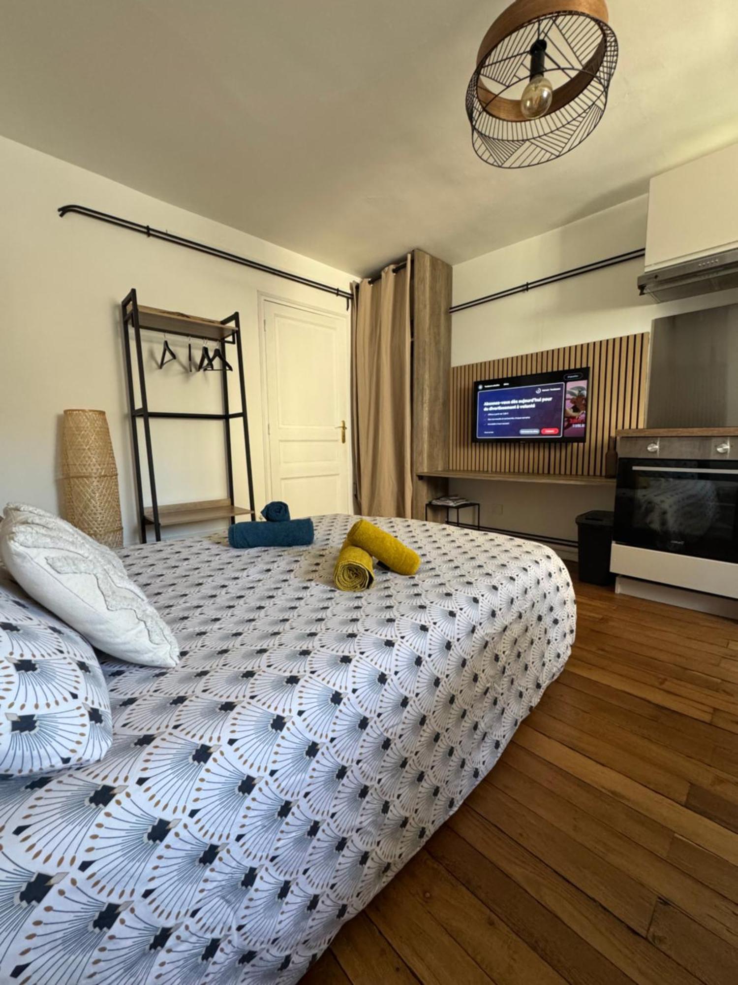 Charmant Appartement Au Coeur De Bourges Zewnętrze zdjęcie